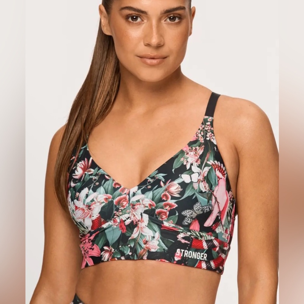 STRONGER calico sports bra size Medium - never worn!